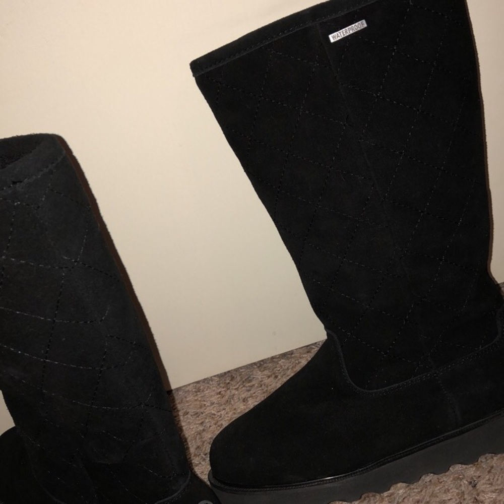 Bearpaw Black boots